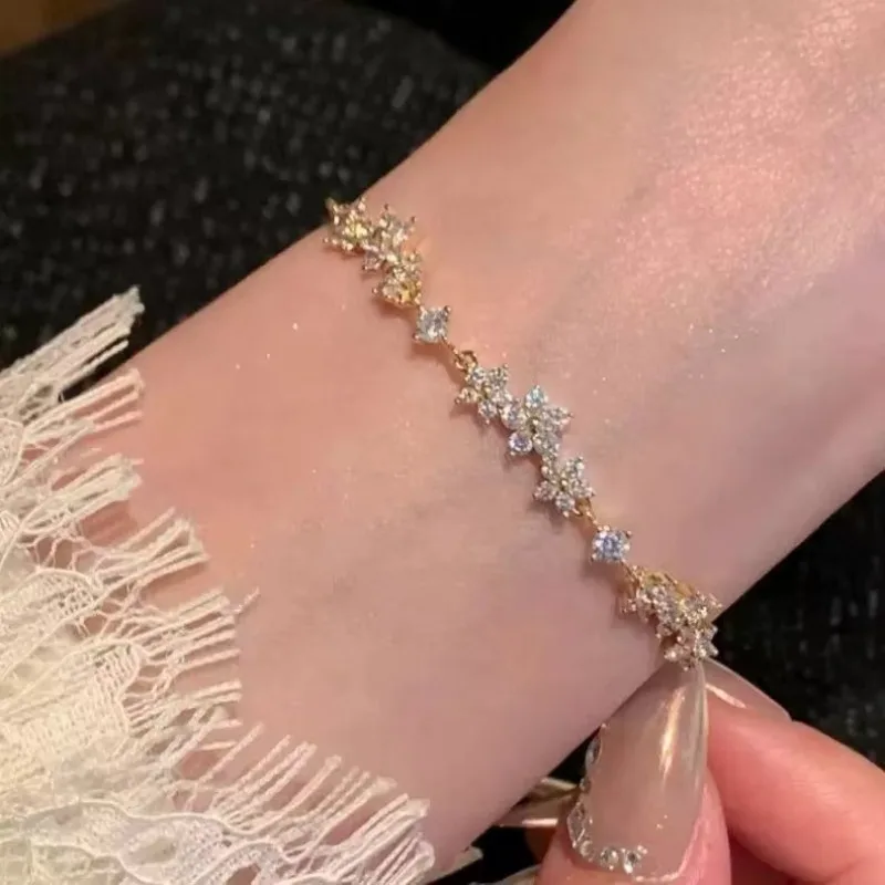 Glitzerndes Zirkon-Kirschblüten-Armband Für Damen, Luxuriöses, Glänzendes, Verstellbares Blumenarmband, Schmuckgeschenk, Modeaccessoire Glitzerndes Zirkon-Kirschblüten-Armband Für Damen, Luxuriöses, Glänzendes, Verstellbares Blumenarmband, Schmuckgeschenk, Modeaccessoire - Image 3