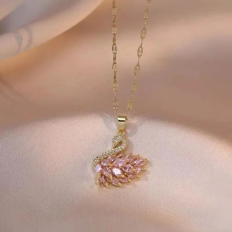 Neue Exquisite Voller Kristall Rosa Schwan Anhänger Halskette Für Frauen Luxus Gold Farbe Edelstahl Kragen Korea Schmuck Farbecht Neue Exquisite Voller Kristall Rosa Schwan Anhänger Halskette Für Frauen Luxus Gold Farbe Edelstahl Kragen Korea Schmuck Farbecht - Image 8