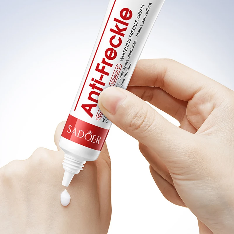 Sadoer Anti-Sommersprossen-Creme Gesichtsaufhellungscreme Fleckenentferner Anti-Aging Feuchtigkeitsspendende Sommersprossen-Entfernungs-Gesichtscreme Hautpflege Sadoer Anti-Sommersprossen-Creme Gesichtsaufhellungscreme Fleckenentferner Anti-Aging Feuchtigkeitsspendende Sommersprossen-Entfernungs-Gesichtscreme Hautpflege