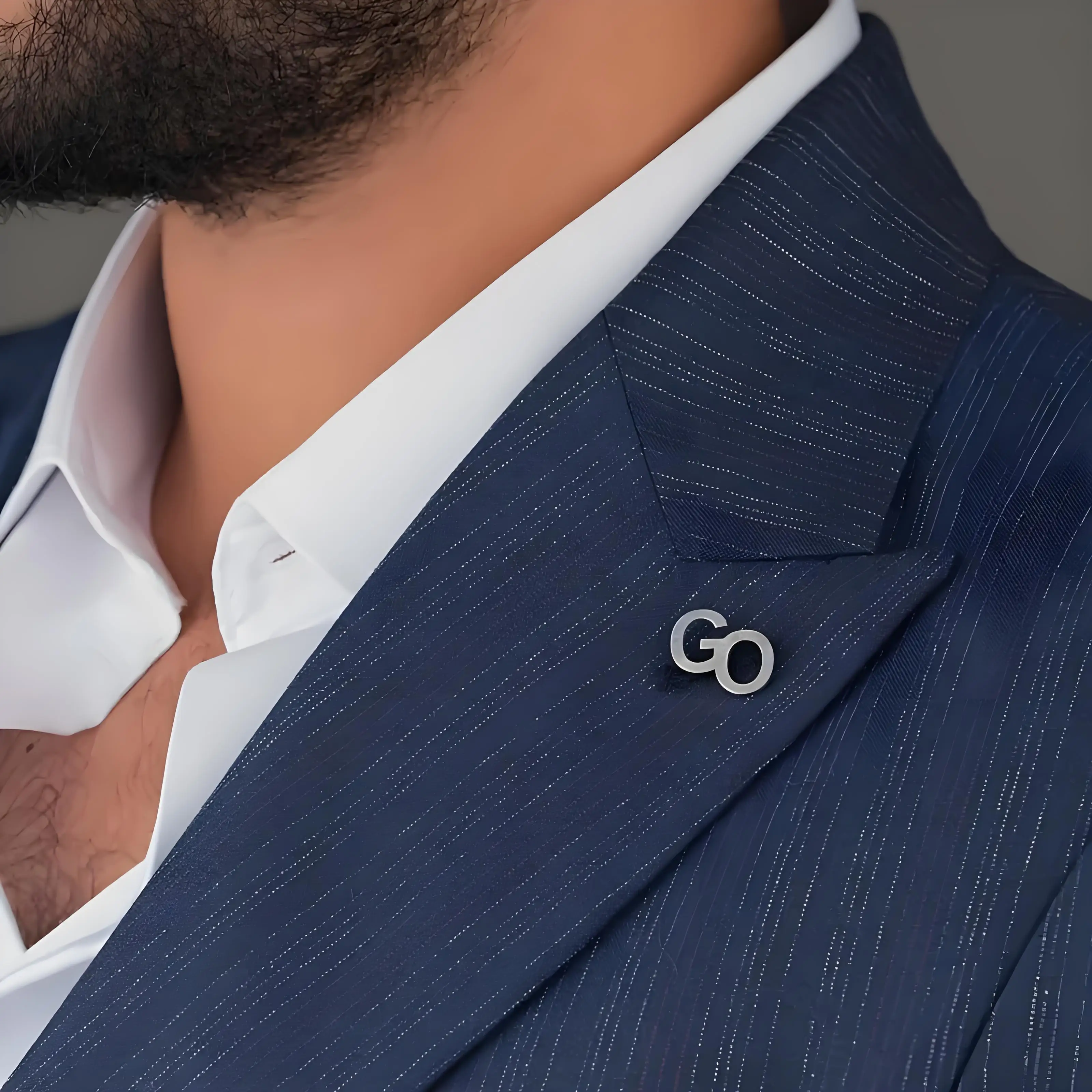 Maßgefertigte Laser-Geschnittene Herren-Kragennadel, Personalisierter Initialen-Schmuck, 18K Vergoldeter Edelstahl, Ideales Hochzeitsgeschenk Maßgefertigte Laser-Geschnittene Herren-Kragennadel, Personalisierter Initialen-Schmuck, 18K Vergoldeter Edelstahl, Ideales Hochzeitsgeschenk - Image 2
