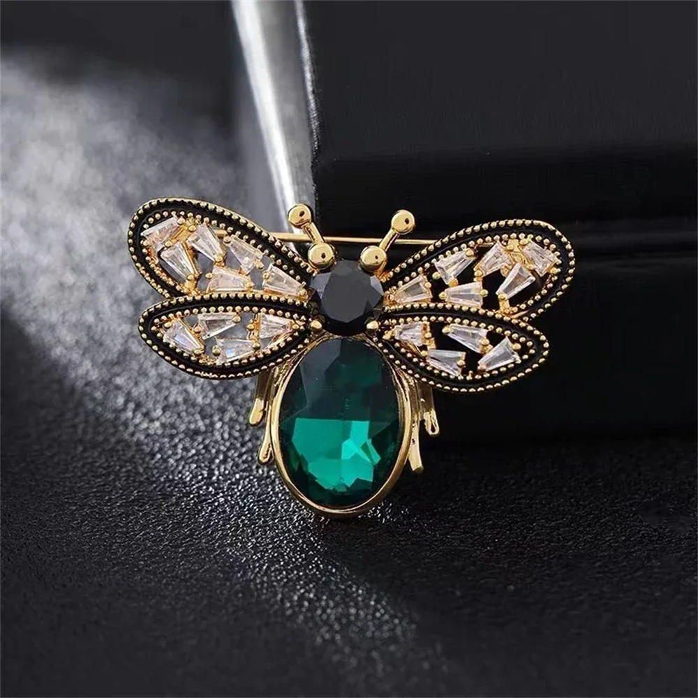 Hochwertige Grüne Kristall-Bienenbroschen Luxuriöse Strass-Insekten-Anstecknadeln Für Kragen Hut Schal Deko Modeschmuck Geschenke Hochwertige Grüne Kristall-Bienenbroschen Luxuriöse Strass-Insekten-Anstecknadeln Für Kragen Hut Schal Deko Modeschmuck Geschenke - Image 15