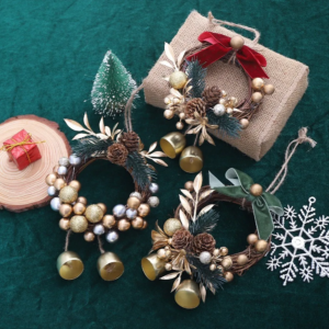 Mini-Weihnachtskranz mit Gold- und Silberkugeln, Glocken, Tannenzapfen, Weihnachts-Türhänger-Dekoration für Zuhause 2026, Weihnachtsbaum-Ornament
