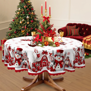 Eine Weihnachtstischdecke, ein rotes Geschenk mit Motiven von Geranium, Schneemann, Kiefer, Schneeflocke und Landhaus, kreisförmige Form.
