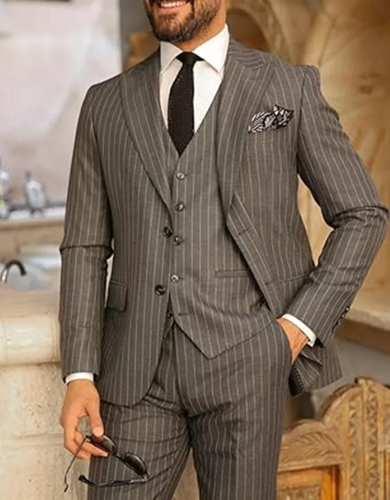Elegant Pinstripe Suit For Men 3 Piece Blazer Vest And Pant Set Peak Lapel High Quality Customized Men Suit For Wedding Business Elegant Pinstripe Suit For Men 3 Piece Blazer Vest And Pant Set Peak Lapel High Quality Customized Men Suit For Wedding Business