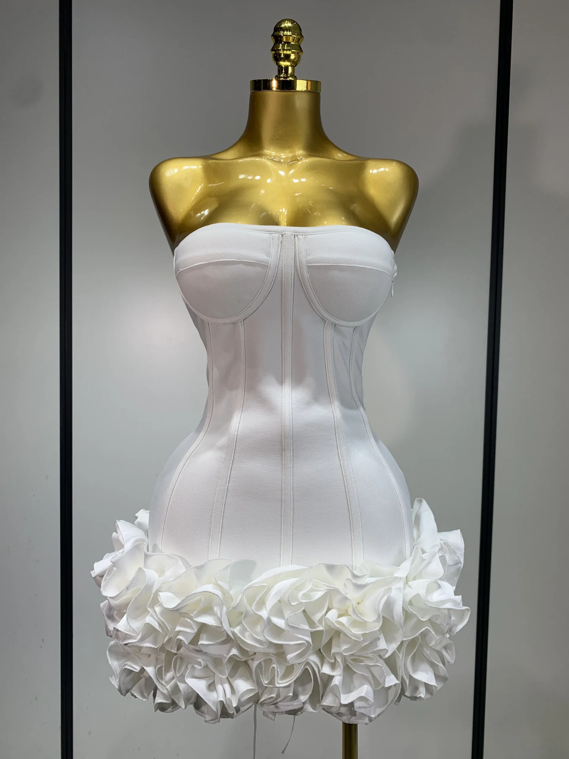 Frauen Sexy Trägerloses Rückenfreies Blumen Verziertes Mini Verbandkleid Bodycon Promi Party Cocktail Abend Party Club Kleider Frauen Sexy Trägerloses Rückenfreies Blumen Verziertes Mini Verbandkleid Bodycon Promi Party Cocktail Abend Party Club Kleider – Bild 7