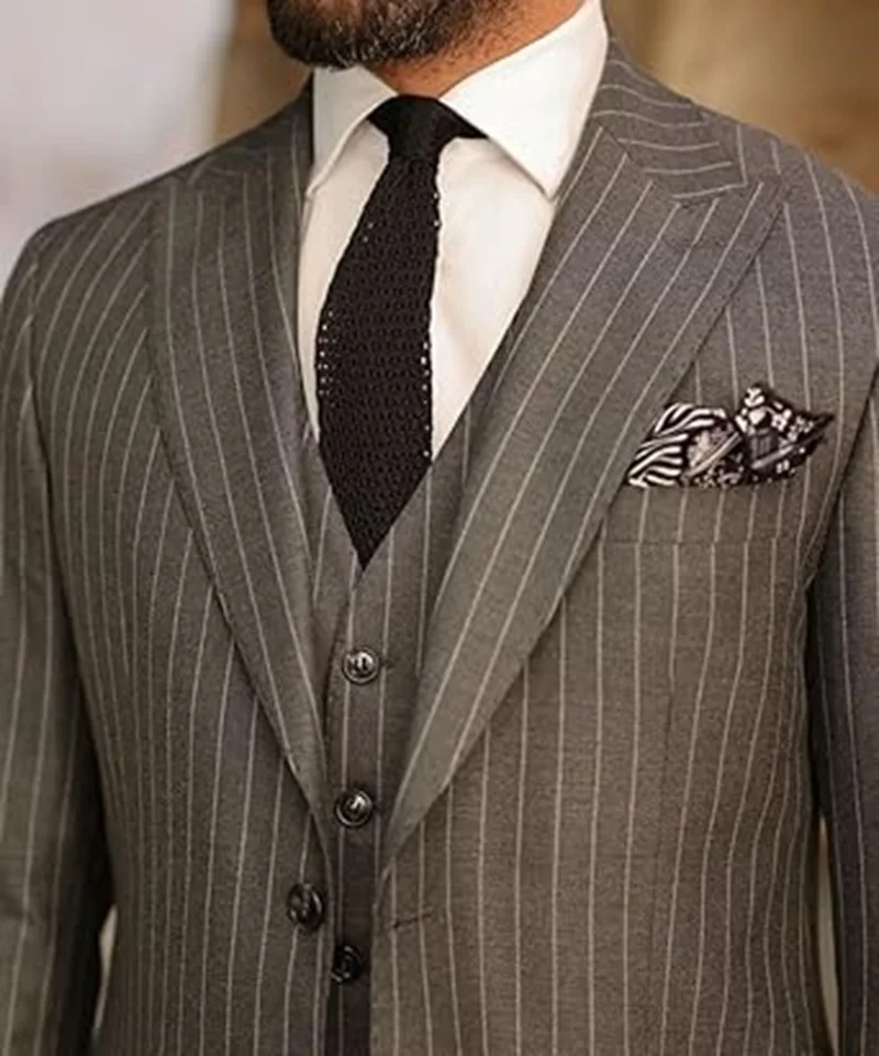 Elegant Pinstripe Suit For Men 3 Piece Blazer Vest And Pant Set Peak Lapel High Quality Customized Men Suit For Wedding Business Elegant Pinstripe Suit For Men 3 Piece Blazer Vest And Pant Set Peak Lapel High Quality Customized Men Suit For Wedding Business - Image 4