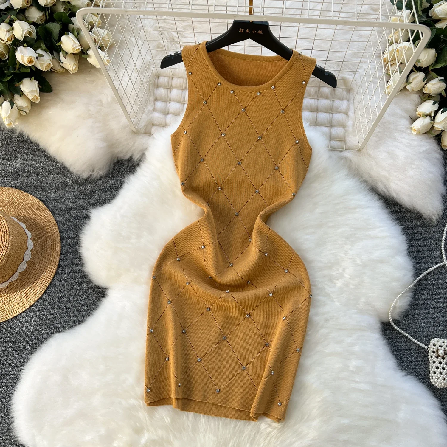 Ärmelloses Strick-Minikleid Für Damen Mit Perlenbesatz, Figurbetont Ärmelloses Strick-Minikleid Für Damen Mit Perlenbesatz, Figurbetont - Image 3