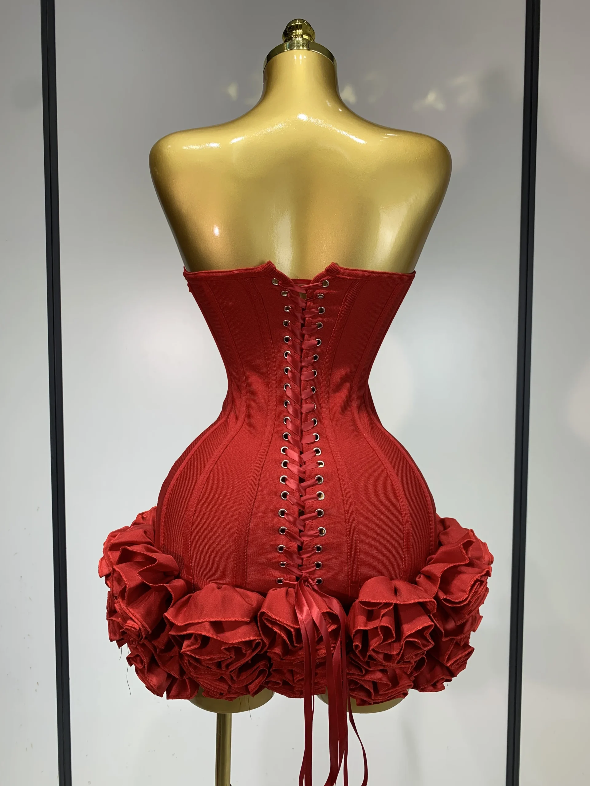 Frauen Sexy Trägerloses Rückenfreies Blumen Verziertes Mini Verbandkleid Bodycon Promi Party Cocktail Abend Party Club Kleider Frauen Sexy Trägerloses Rückenfreies Blumen Verziertes Mini Verbandkleid Bodycon Promi Party Cocktail Abend Party Club Kleider – Bild 4
