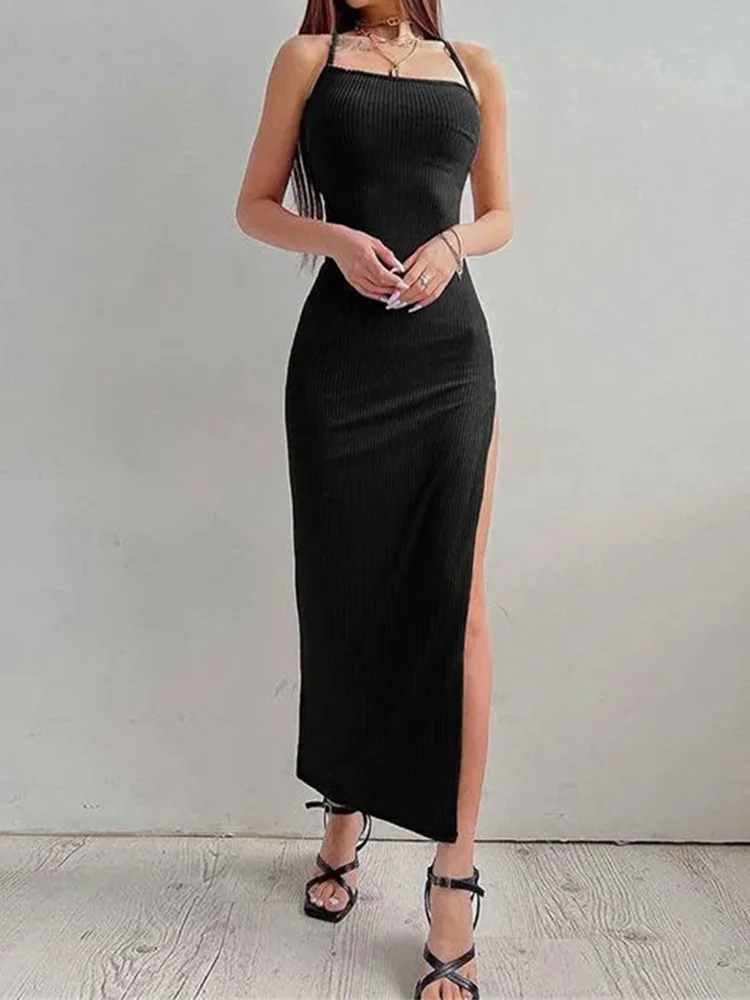 Langes Schwarzes Neckholder-Kleid Mit Hohem Schlitz, Figurbetont Langes Schwarzes Neckholder-Kleid Mit Hohem Schlitz, Figurbetont – Bild 6