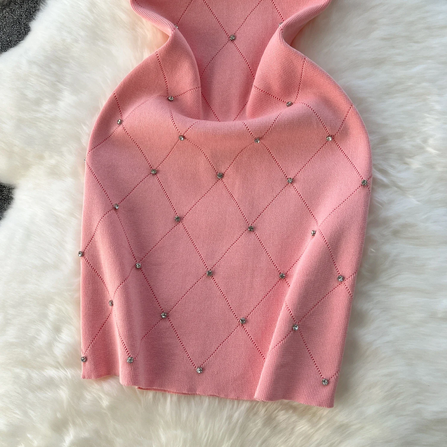 Ärmelloses Strick-Minikleid Für Damen Mit Perlenbesatz, Figurbetont Ärmelloses Strick-Minikleid Für Damen Mit Perlenbesatz, Figurbetont - Image 4