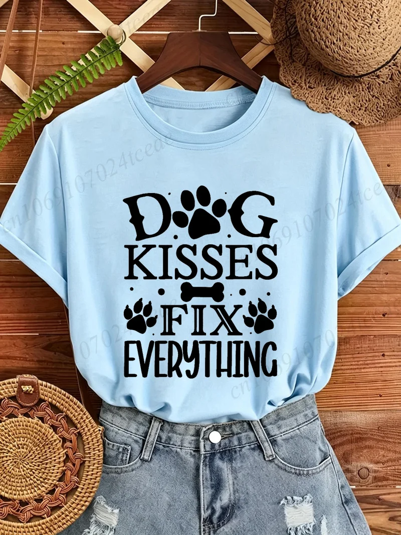 T-Shirt „Dog Kisses Fix Everything“ Mit Pfotenprint, Weiß, Kurzarm, Rundhals T-Shirt „Dog Kisses Fix Everything“ Mit Pfotenprint, Weiß, Kurzarm, Rundhals - Image 2