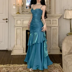 Langes Abendkleid mit Spaghettiträgern und Rüschen, ärmellos
