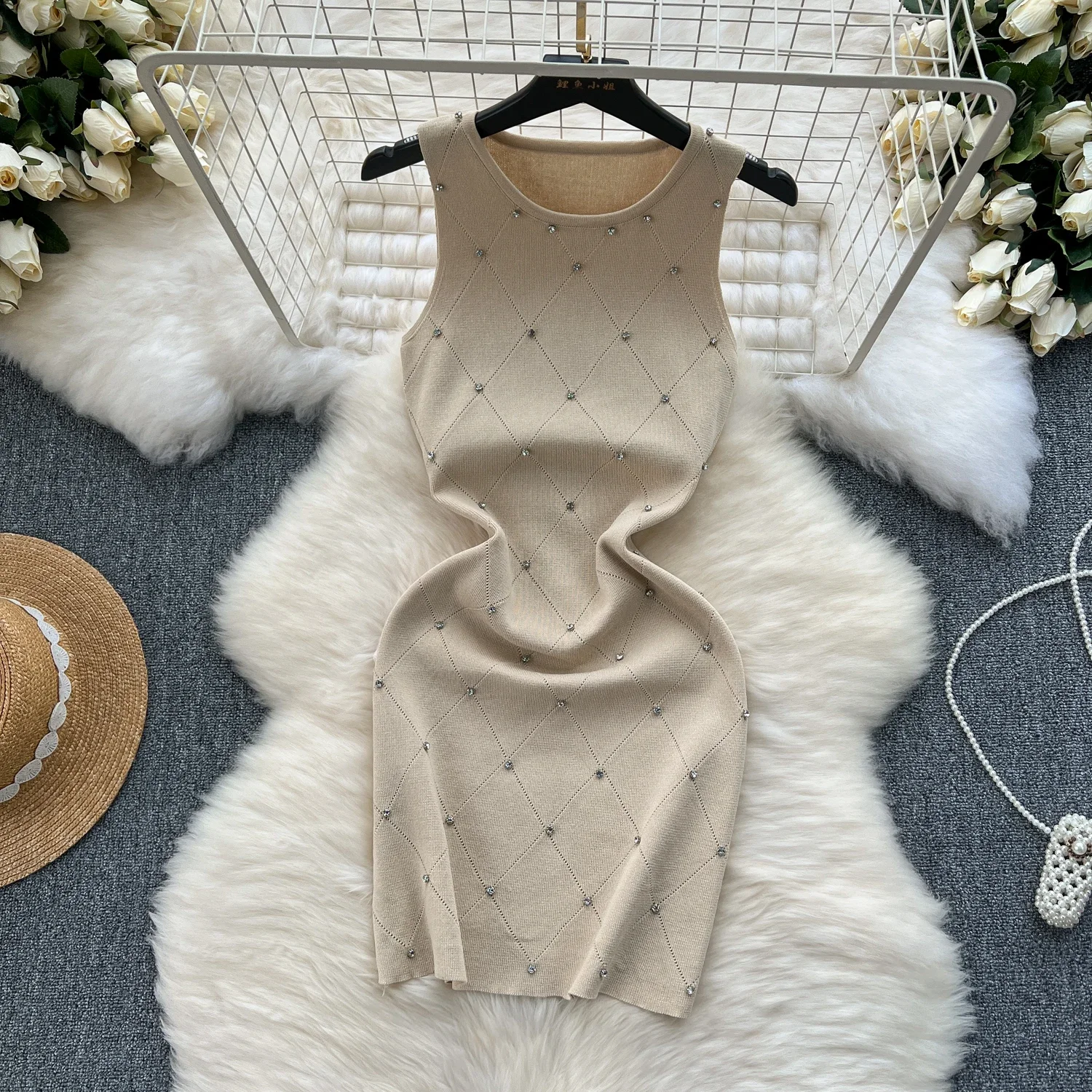 Ärmelloses Strick-Minikleid Für Damen Mit Perlenbesatz, Figurbetont Ärmelloses Strick-Minikleid Für Damen Mit Perlenbesatz, Figurbetont - Image 2