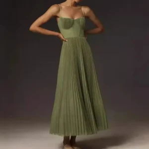 Langes Plissee-Abendkleid mit hoher Taille und weitem Rock