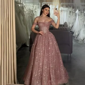 Maßgeschneidertes Modernes Ballkleid 2026 Glitzer-Tüll Schulterfreies Hochzeitspartykleid Bootsausschnitt A-Linie Bodenlange Abendkleider
