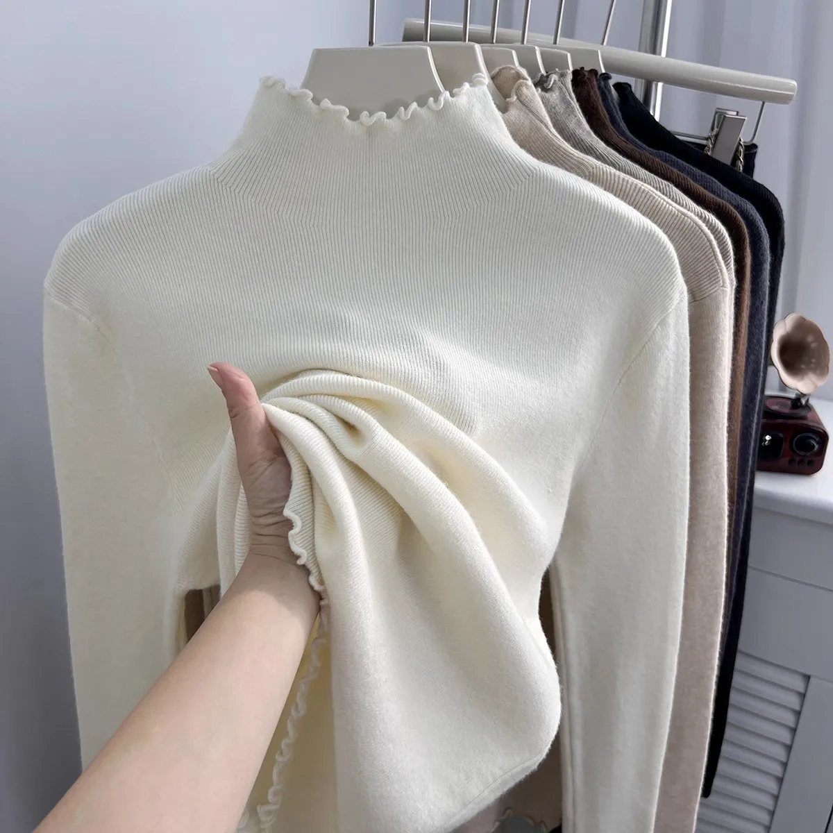 2026 Koreanischer Stil Einfarbiger Lässiger Weicher Pullover Herbst Winter Neue Rollkragenpullover Damen Schlanker Warmer Gerüschter Strickpullover – Bild 2