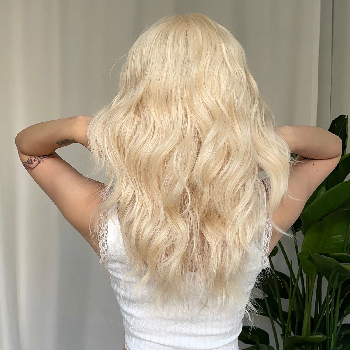 Henry Margu Lange Gewellte Blonde Synthetische Perücken Platin Tägliche Naturhaarperücken Mit Pony Cosplay Perücke Für Frauen Hitzebeständig Henry Margu Lange Gewellte Blonde Synthetische Perücken Platin Tägliche Naturhaarperücken Mit Pony Cosplay Perücke Für Frauen Hitzebeständig - Image 4