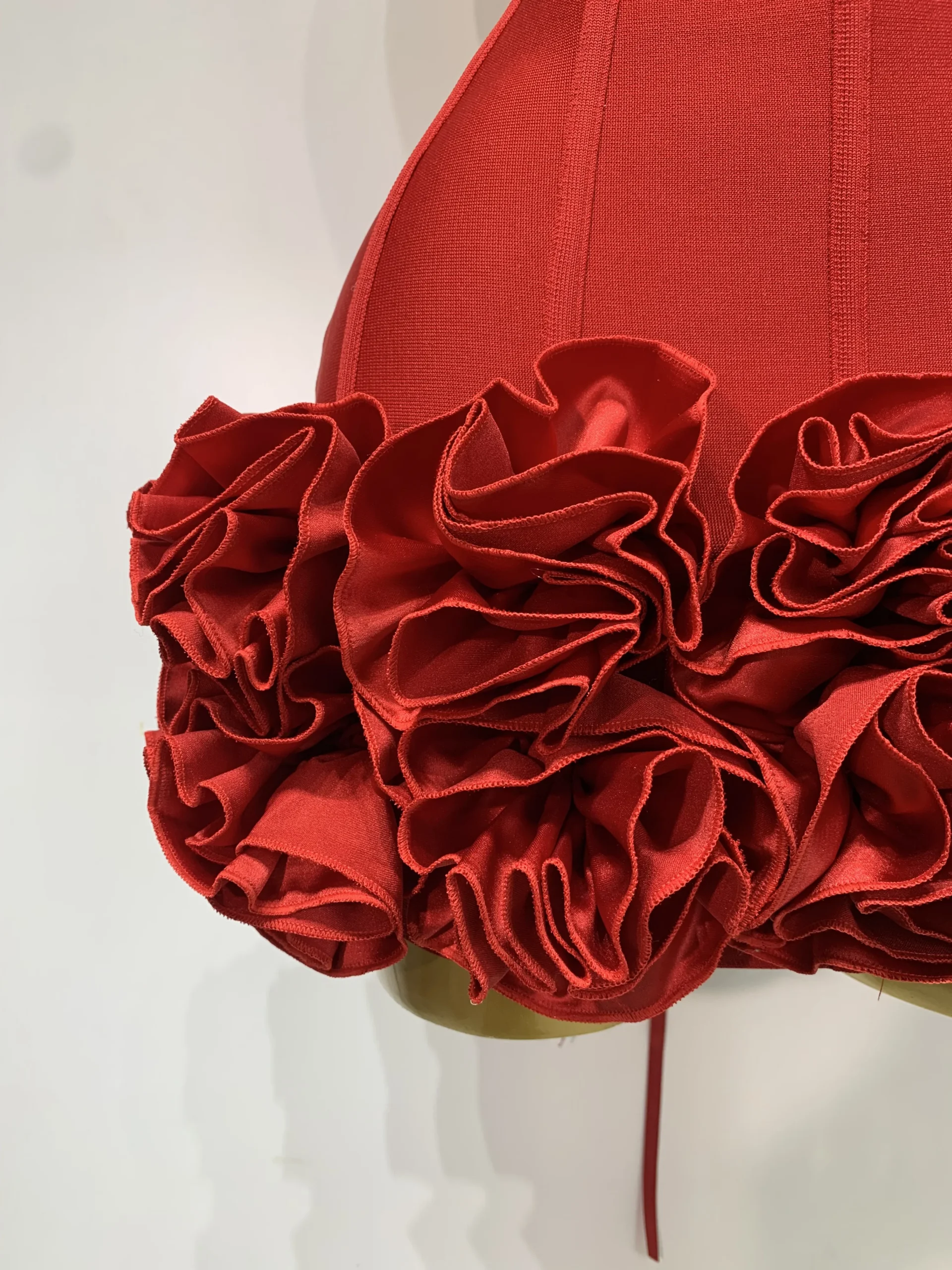 Frauen Sexy Trägerloses Rückenfreies Blumen Verziertes Mini Verbandkleid Bodycon Promi Party Cocktail Abend Party Club Kleider Frauen Sexy Trägerloses Rückenfreies Blumen Verziertes Mini Verbandkleid Bodycon Promi Party Cocktail Abend Party Club Kleider – Bild 6