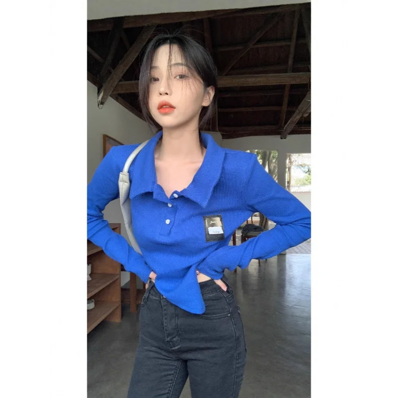 Frühherbstliches Klein-Blau Langarm-Poloshirt Für Damen, Stilvolles Figurbetonendes Unregelmäßiges Crop-Top Frühherbstliches Klein-Blau Langarm-Poloshirt Für Damen, Stilvolles Figurbetonendes Unregelmäßiges Crop-Top