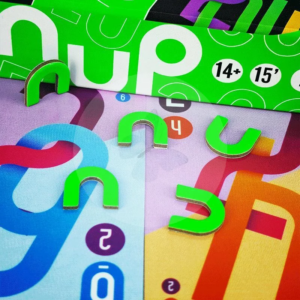 Dnup Kartenspiel – Unterhaltsames, schnelles Kombi-Strategiespiel mit Handmanagement für 2-5 Spieler, ideal für Brettspiel-Enthusiasten