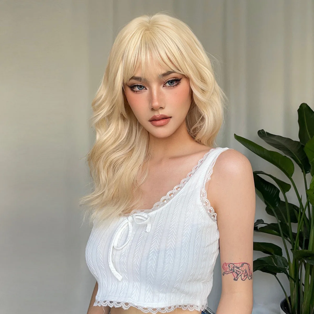Henry Margu Lange Gewellte Blonde Synthetische Perücken Platin Tägliche Naturhaarperücken Mit Pony Cosplay Perücke Für Frauen Hitzebeständig Henry Margu Lange Gewellte Blonde Synthetische Perücken Platin Tägliche Naturhaarperücken Mit Pony Cosplay Perücke Für Frauen Hitzebeständig - Image 2