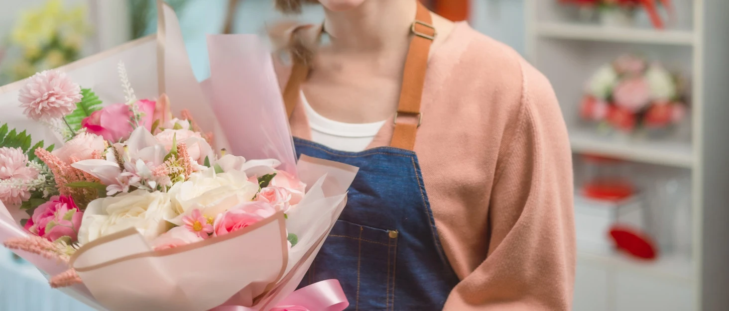 20-Blatt-Geschenkpapier mit rosa Blumen und goldenen Kanten, wasserfeste Verpackung, ideal zum Basteln, Hochzeitssträuße und Hochzeiten – Bild 2
