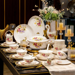 60-teiliges Europäisches Geschirrset Luxuriöses Bone China Tafelservice Schüssel Löffel Teller Set Küchenutensilien Dinner-Set