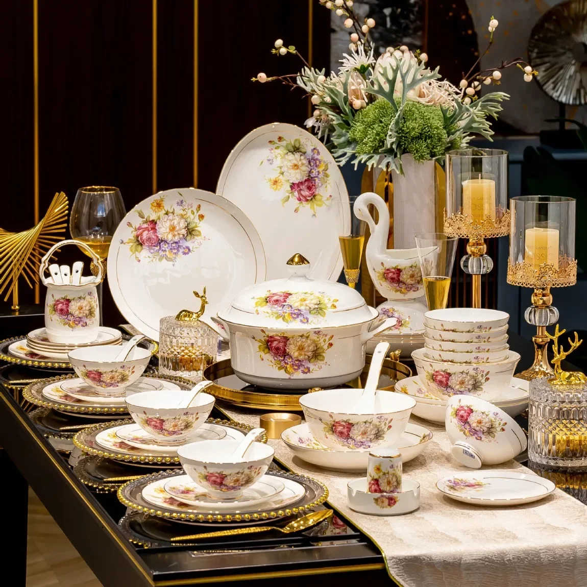 60-Teiliges Europäisches Geschirrset Luxuriöses Bone China Tafelservice Schüssel Löffel Teller Set Küchenutensilien Dinner-Set 60-Teiliges Europäisches Geschirrset Luxuriöses Bone China Tafelservice Schüssel Löffel Teller Set Küchenutensilien Dinner-Set