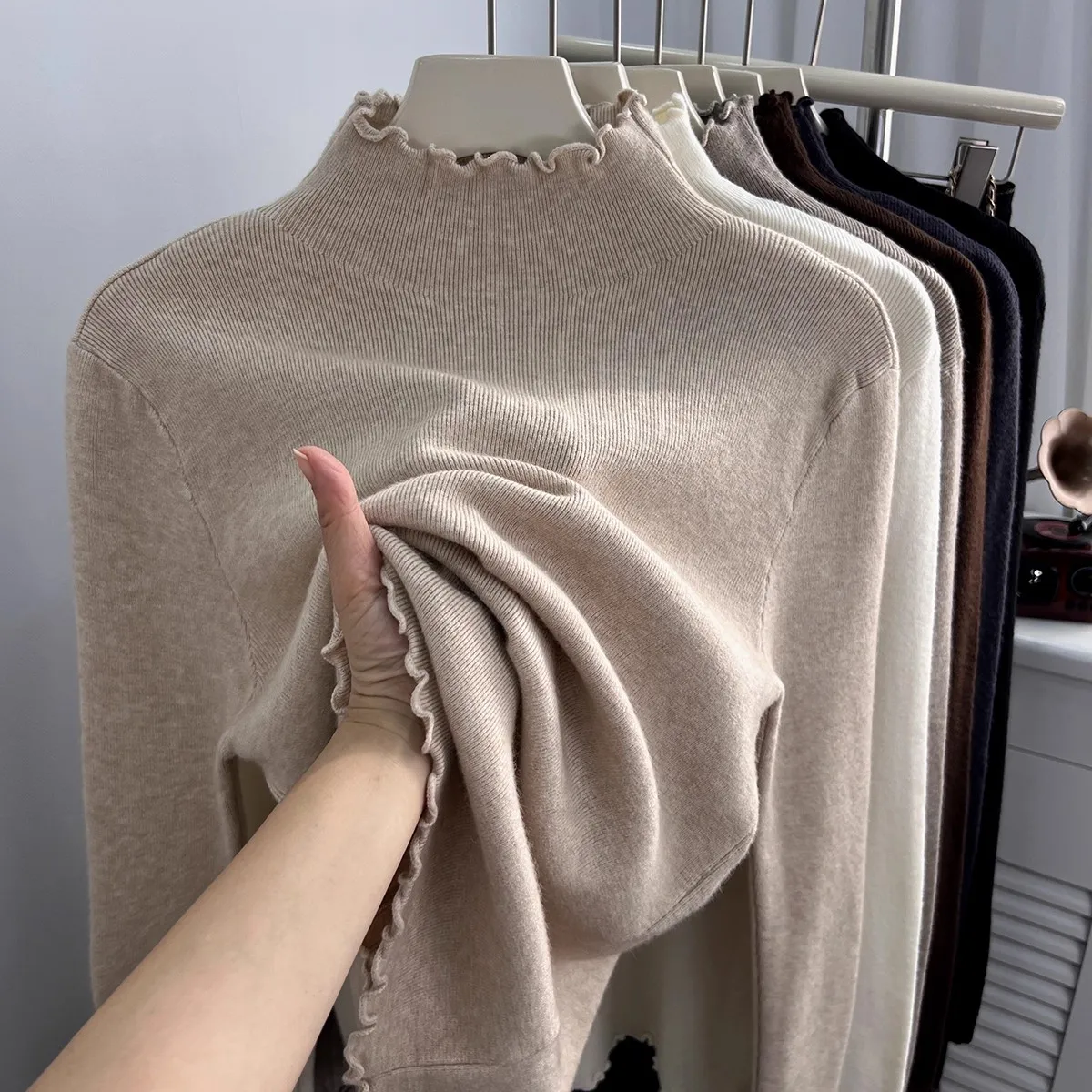 2026 Koreanischer Stil Einfarbiger Lässiger Weicher Pullover Herbst Winter Neue Rollkragenpullover Damen Schlanker Warmer Gerüschter Strickpullover