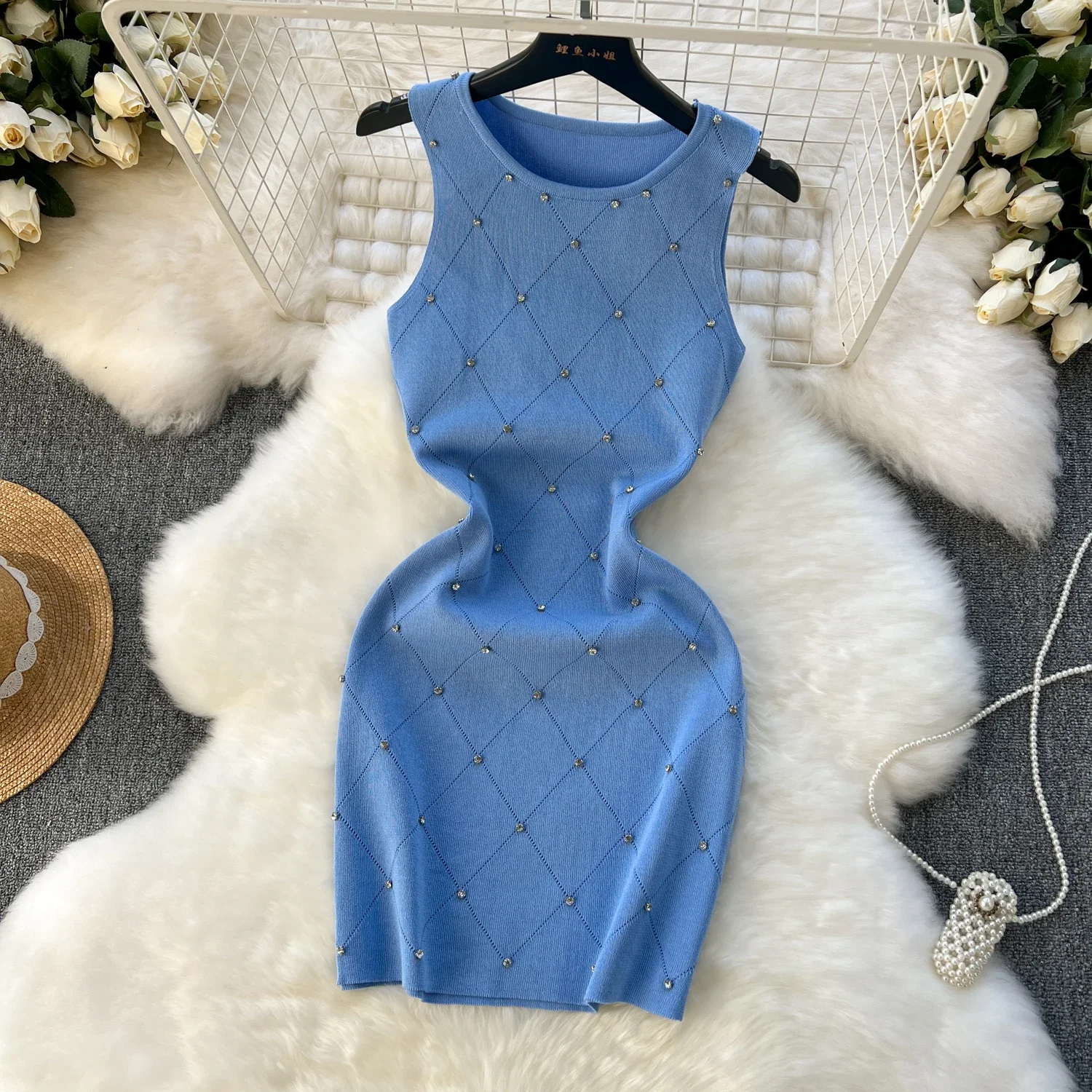 Ärmelloses Strick-Minikleid Für Damen Mit Perlenbesatz, Figurbetont Ärmelloses Strick-Minikleid Für Damen Mit Perlenbesatz, Figurbetont - Image 5