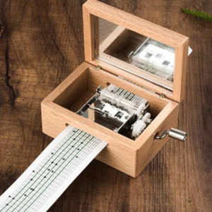Neue heiße 15-Ton-DIY-Spieluhr mit Handkurbel, Holzkiste mit Locher und Papierbändern, Musikinstrumente für Musikliebhaber